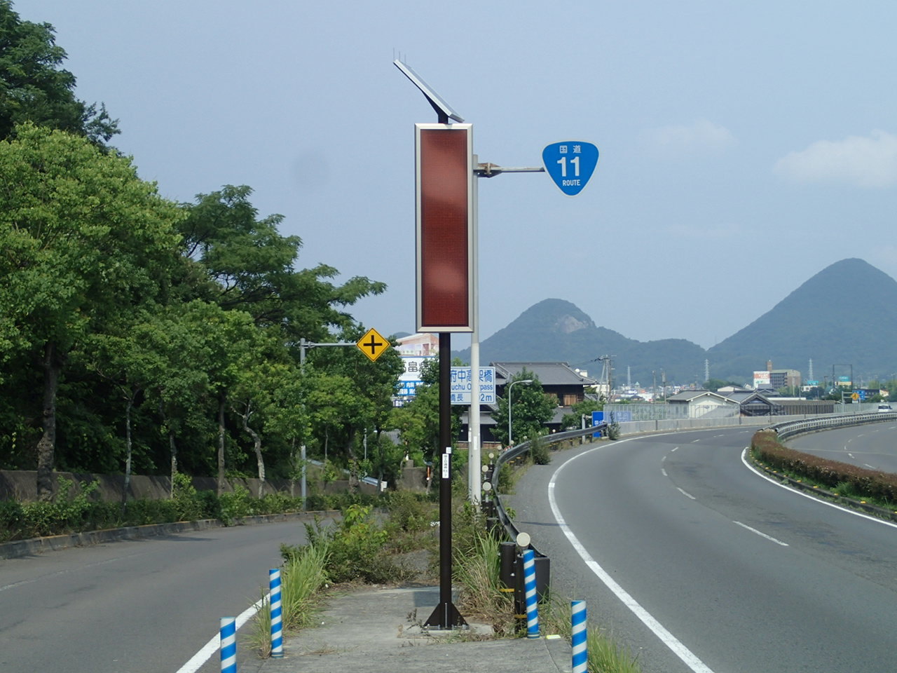 太陽電池式道路情報表示板　R11　坂出市